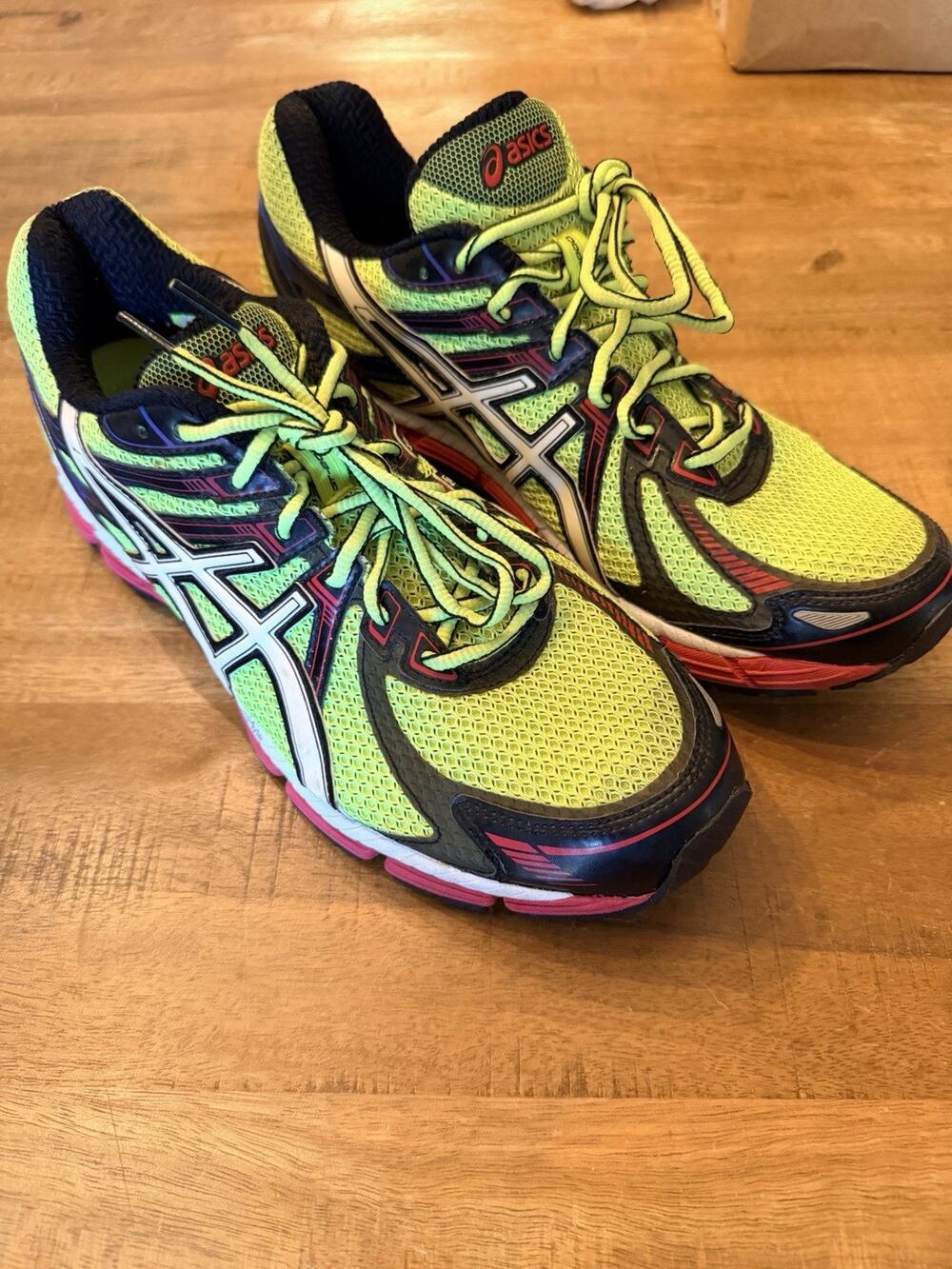 Asics Running shoes GT 2000 Us Sz 10 Light Green Neon & Red Model T2k2N